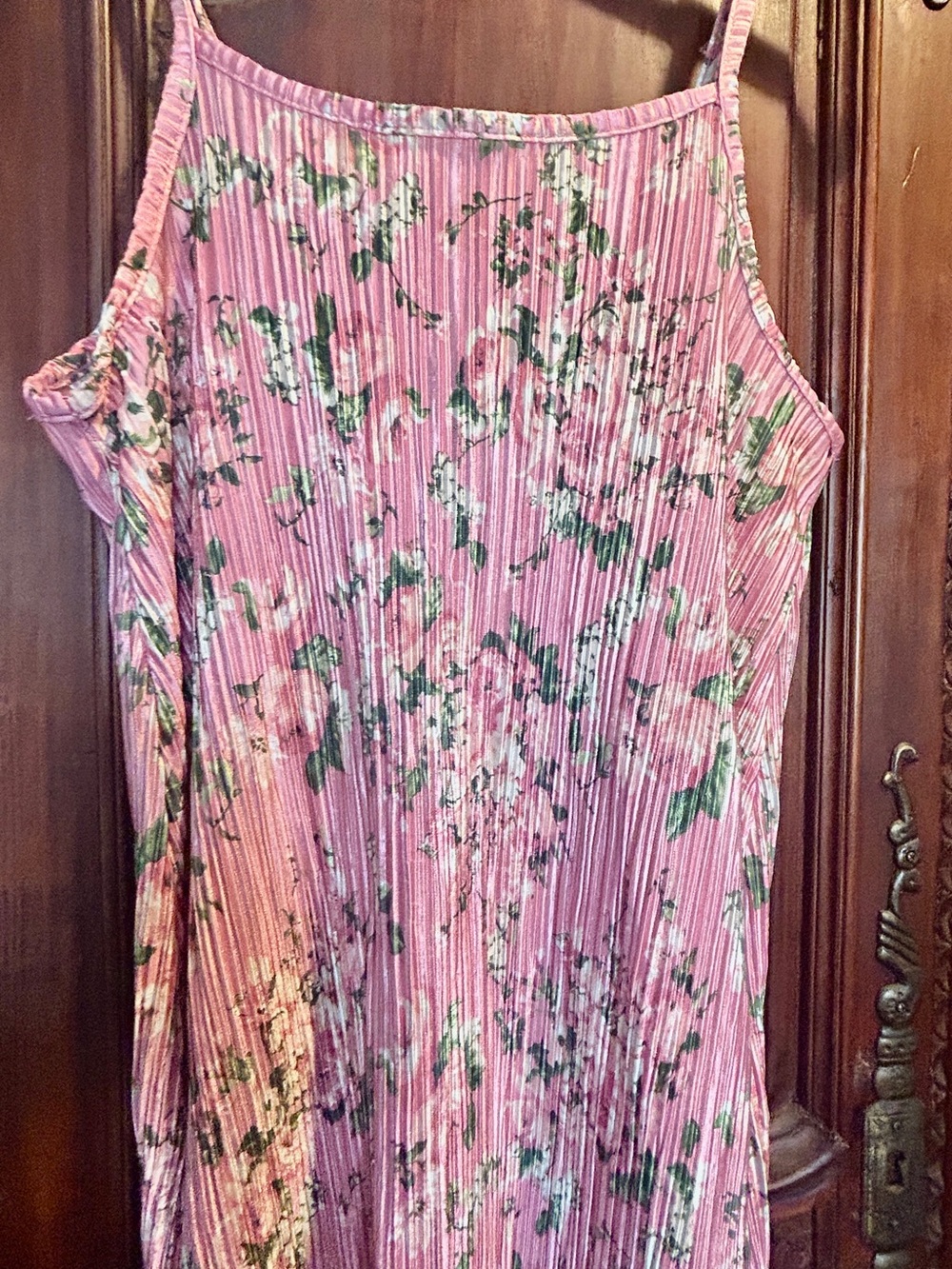 C’est La Vie Pink Floral Pleated Cami Tank Top